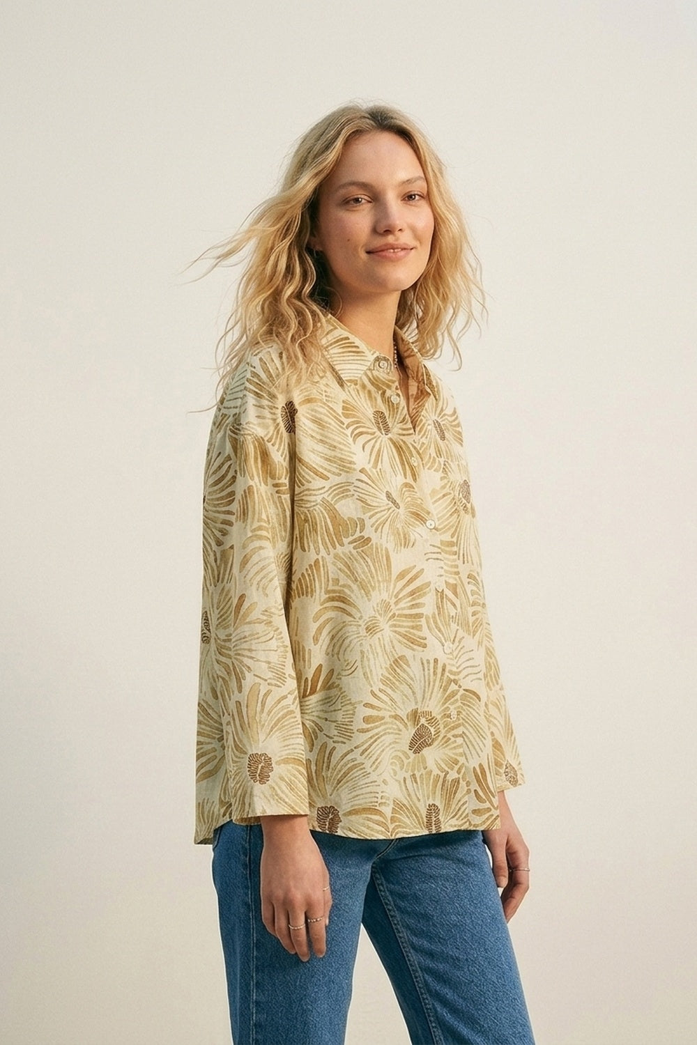 Camisa Amarela Estampada Floral de Caimento Solto