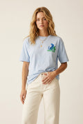 Camiseta azul feita na Itália com estampa gráfica tropical
