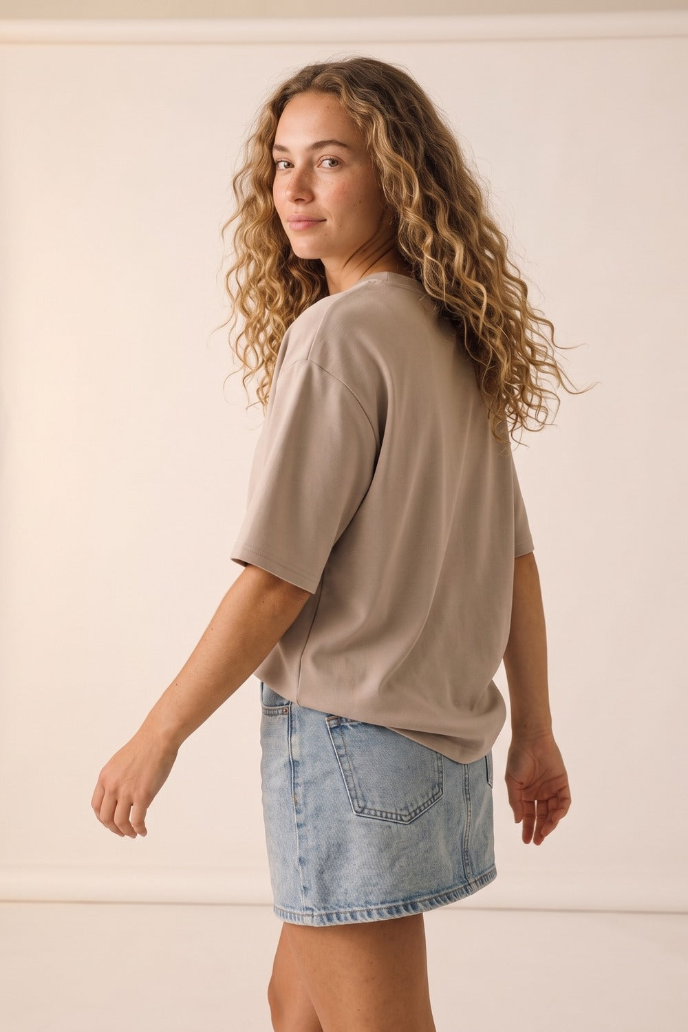 Camiseta de manga curta com ajuste relaxado e gola careca em bege