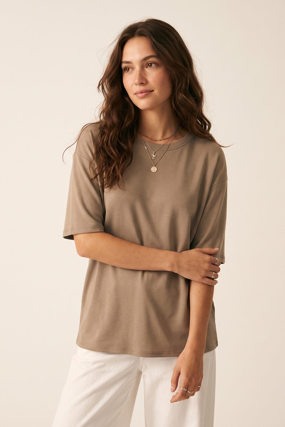 Camisola Básica de Gola Redonda de Ajuste Relaxado em tom camelo