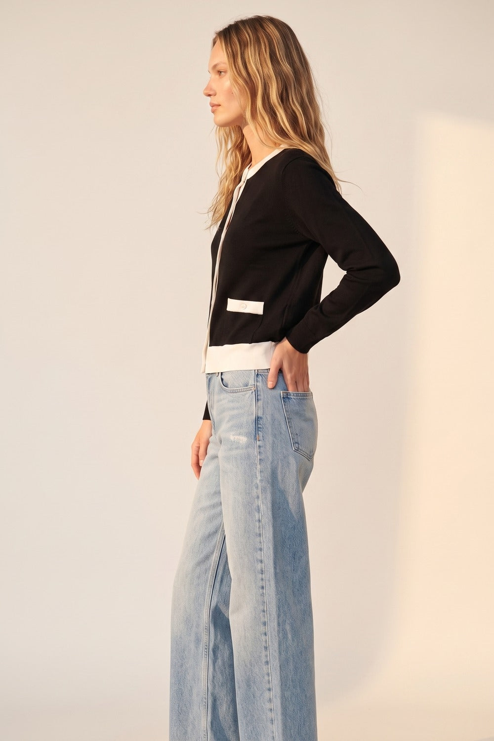 Cardigan de Ajuste Regular com Acabamento Contrastante de Malha Fina na Cor Preta