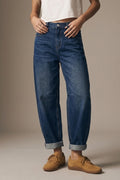 Calça Jeans Azul Escuro com Barra Dobrada e Estilo de Perna Larga