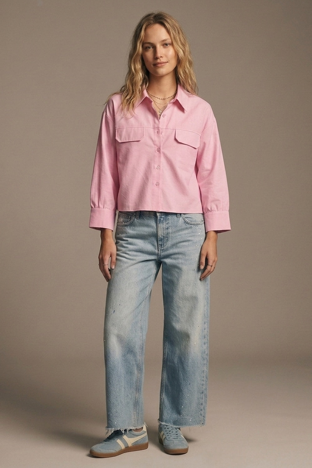 Camisa Cropped de Tecido Oxford Rosa com Bolsos no Peito