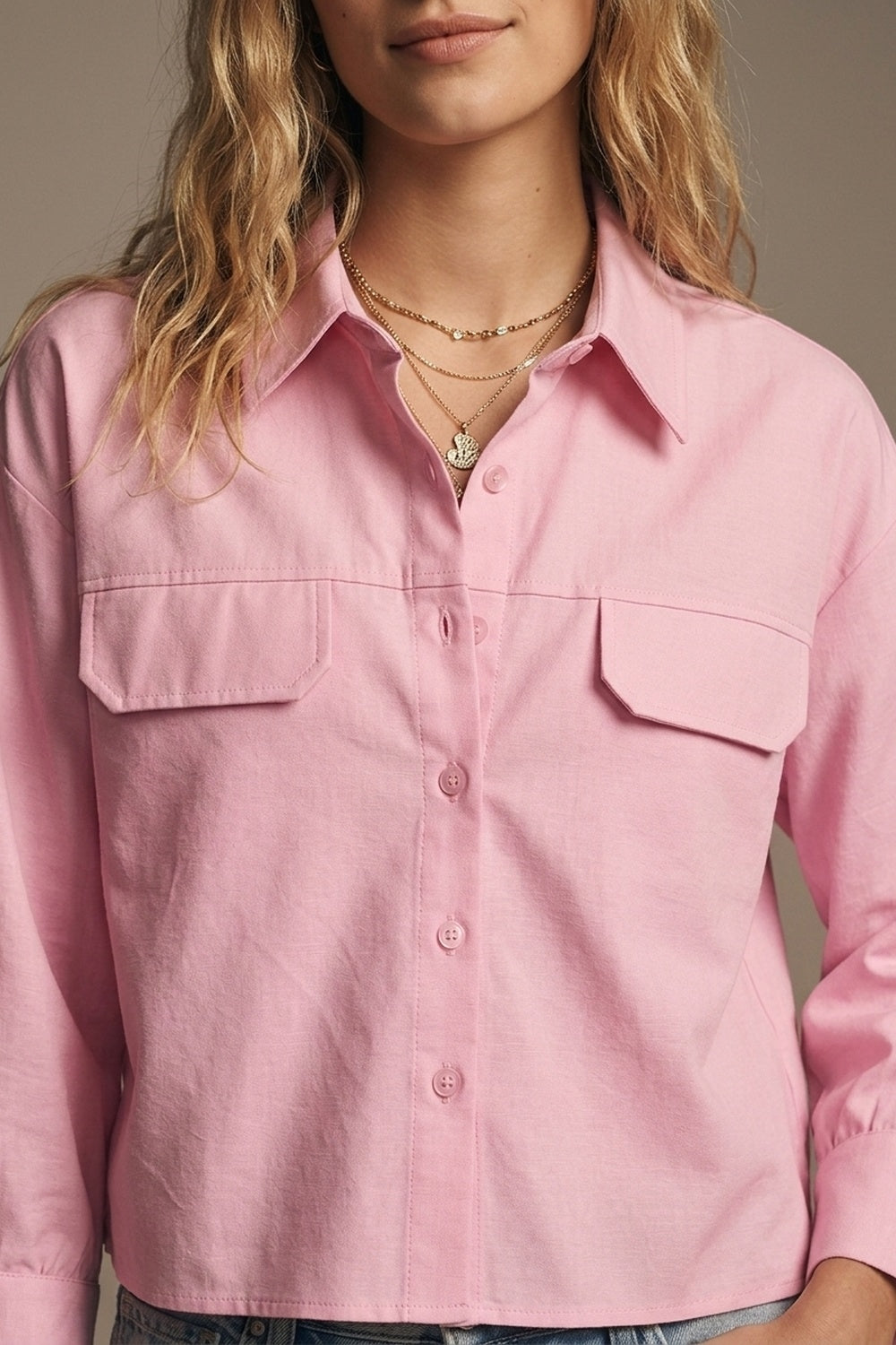 Camisa Cropped de Tecido Oxford Rosa com Bolsos no Peito