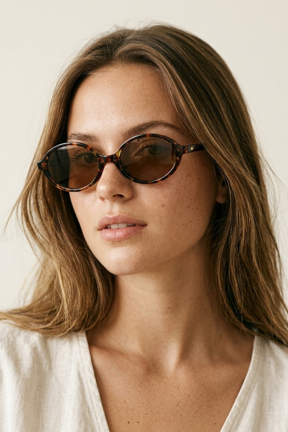 Óculos de Sol com Armação Oval em Tartaruga Multicolor e Lentes Marrons