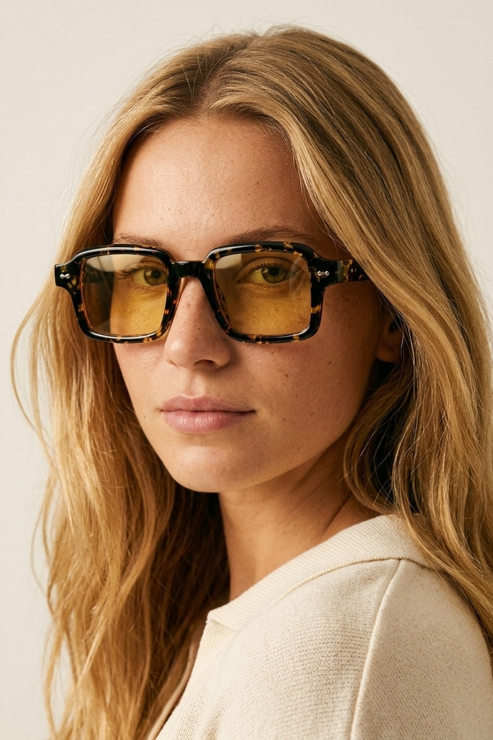 Óculos de Sol com Armação Quadrada Tartaruga Multicolor e Lentes Amarelas