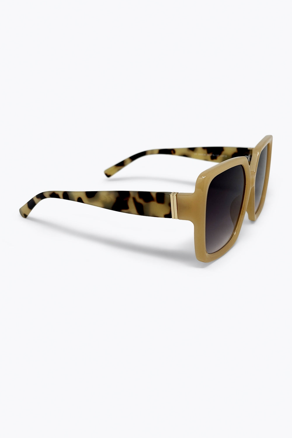 Óculos de Sol Oversized com Lente Degradê e Armação Quadrada em Tom Camelo