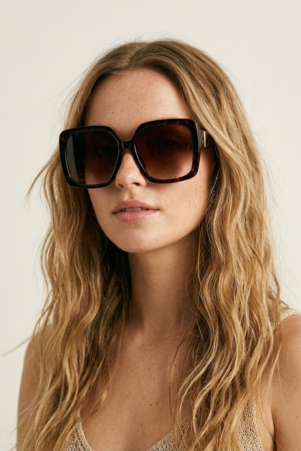 Óculos de Sol com Armação Quadrada Oversize em Padrão Tartaruga Marrom com Lentes em Degradê