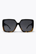 Óculos de Sol com Armação Quadrada Oversize em Tartaruga Marrom com Lentes Pretas em Degradê