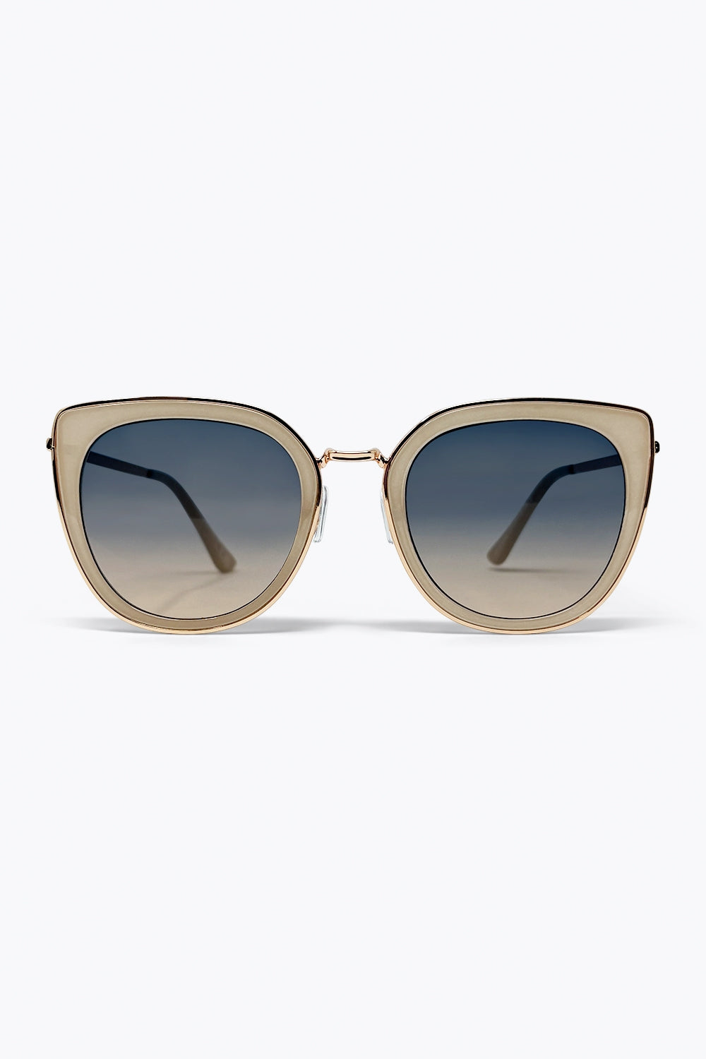 Óculos de Sol Oversized com Armação de Metal Bege e Lentes em Gradiente Formato Olho de Gato
