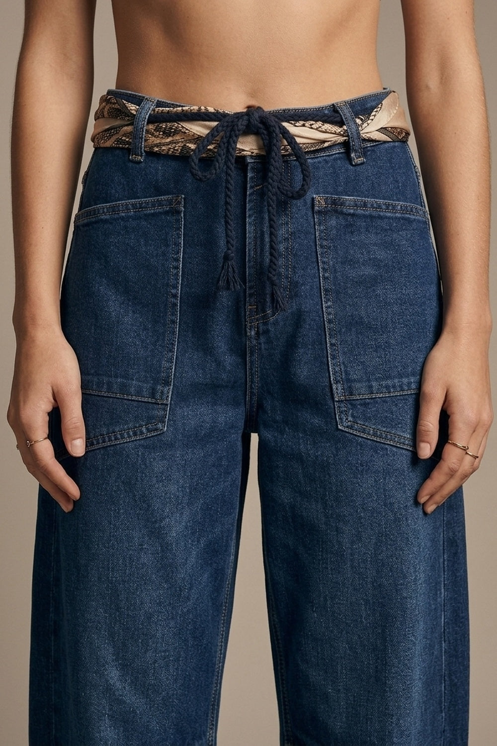 Jeans de Cintura com Cordão de Lavagem Escura com Barra Dobrada e Perna Larga