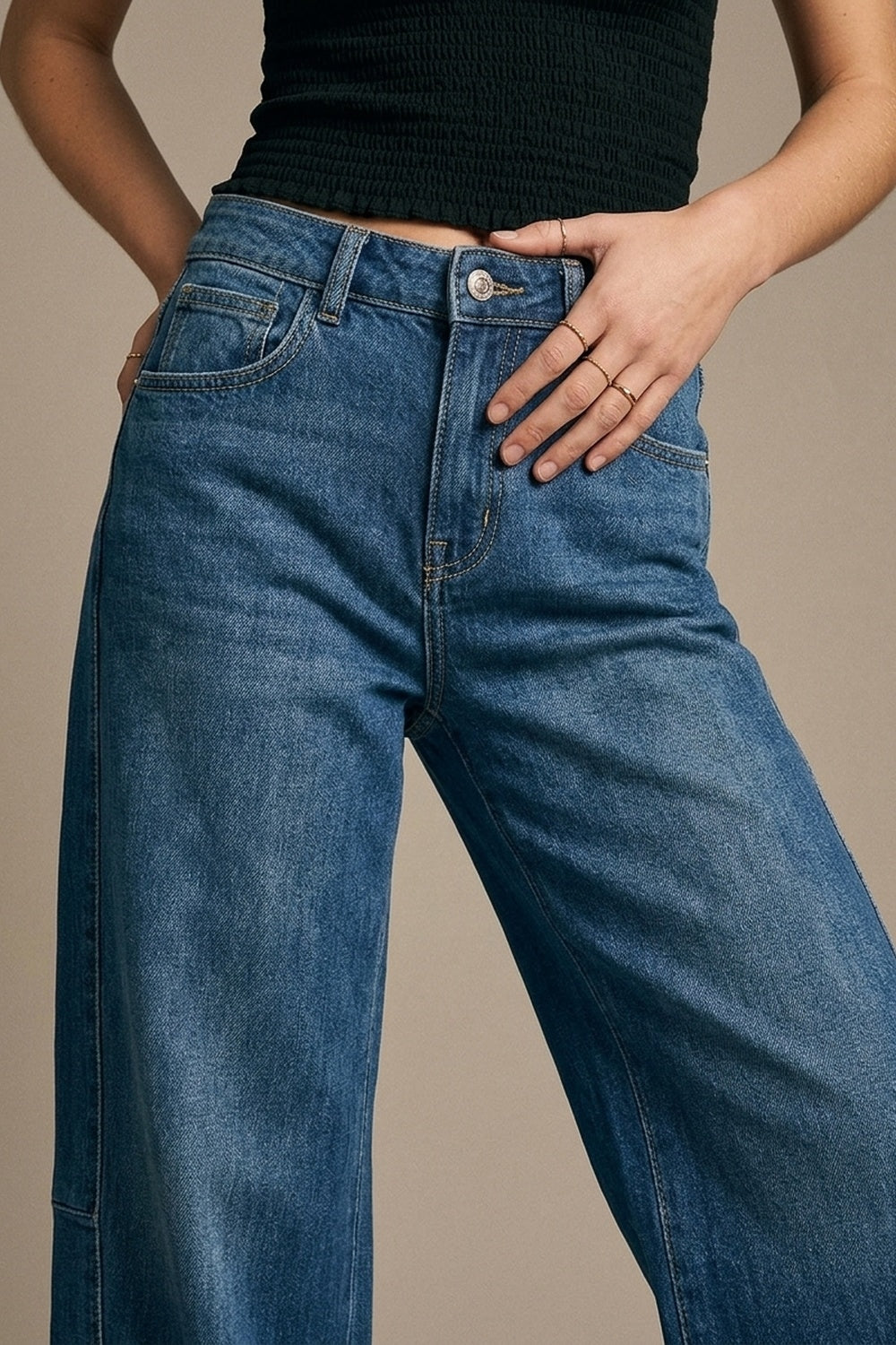 Calças de ganga Barrel Style Denim em lavagem média com bainha com punhos