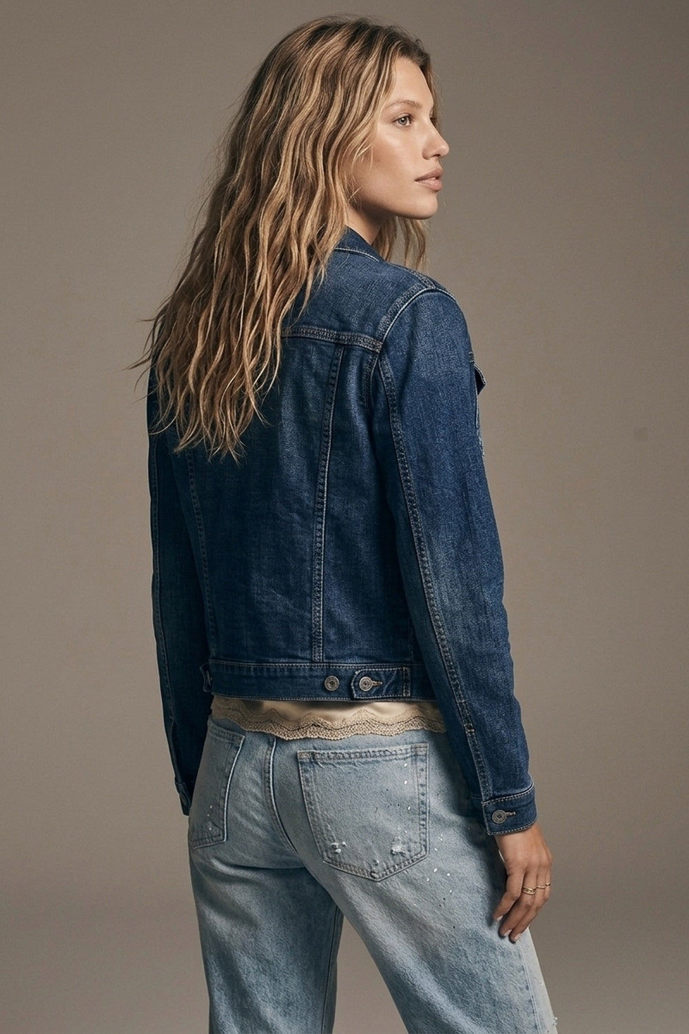 Jaqueta jeans azul escura curta