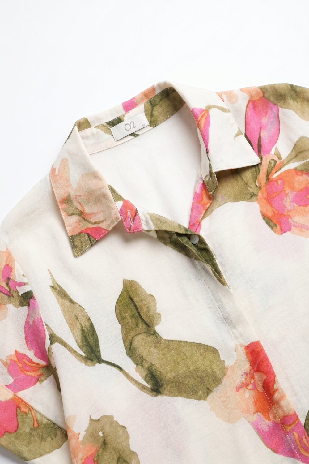 Camisa de Tecido Leve com Estampa Floral Creme e Manga Curta
