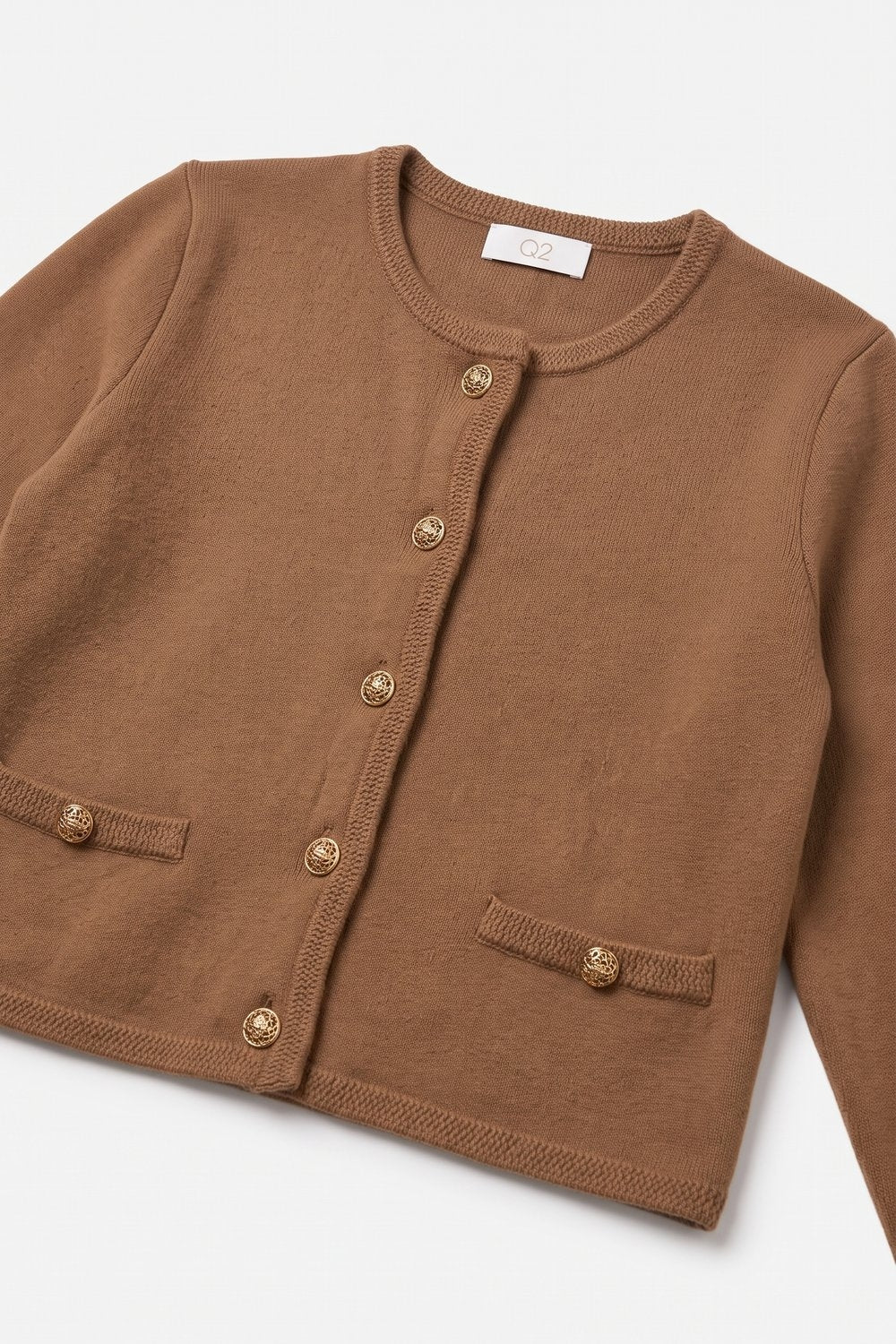 Cardigan Cropped de Malha Fina Marrom com Botões Dourados