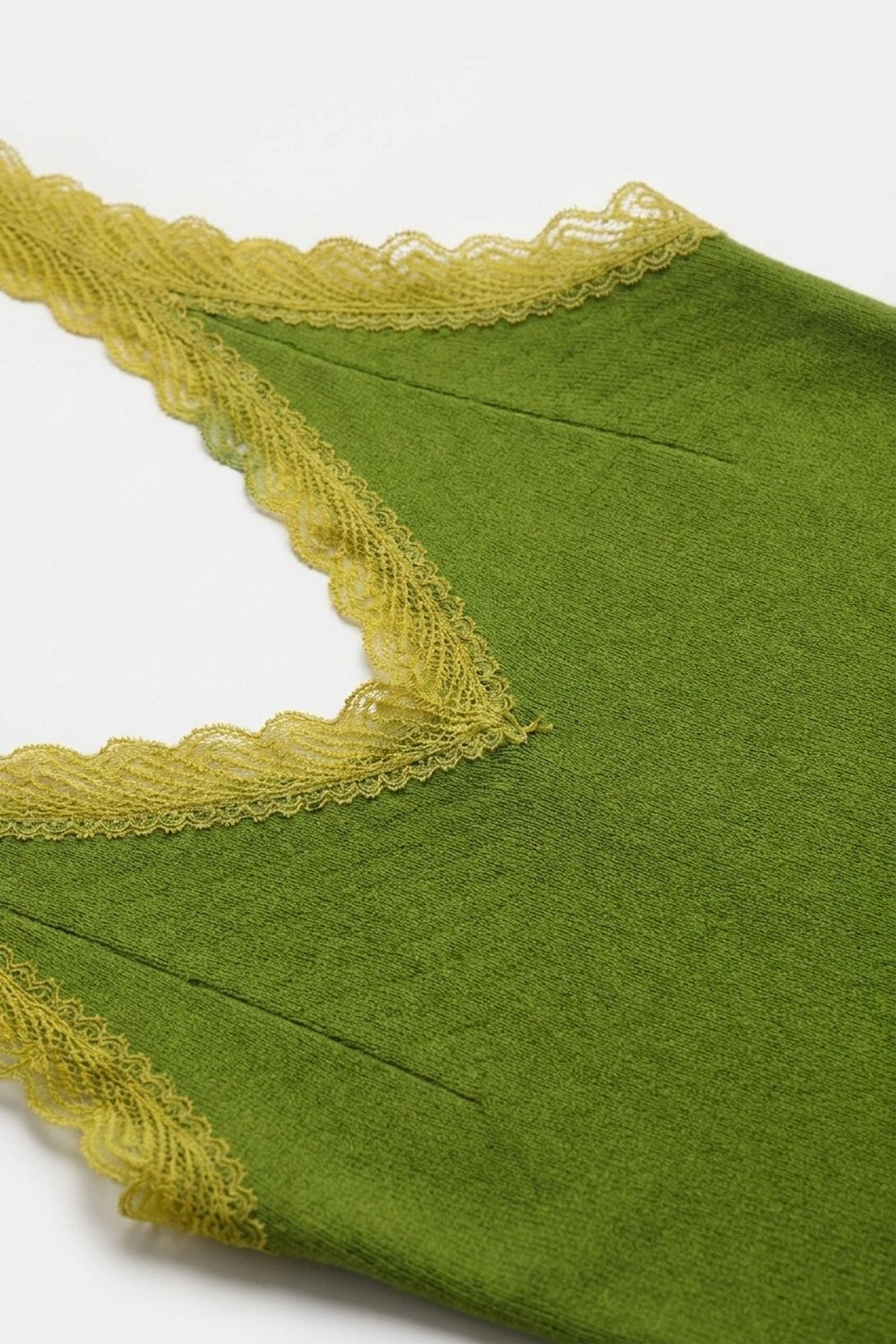 Camisola de Malha Fina com Renda Contrastante em Verde Oliva
