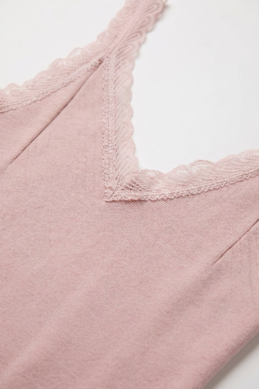 Top Sem Mangas em Malha Canelada Rosa Claro com Renda e Decote em V
