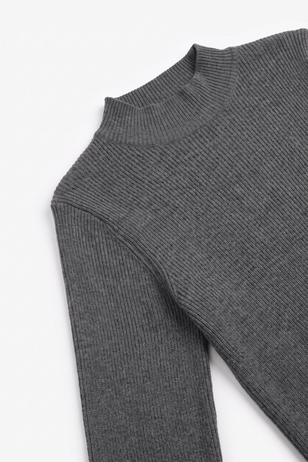 Suéter de Lã Merino de Canelado Fino em cinza com gola alta