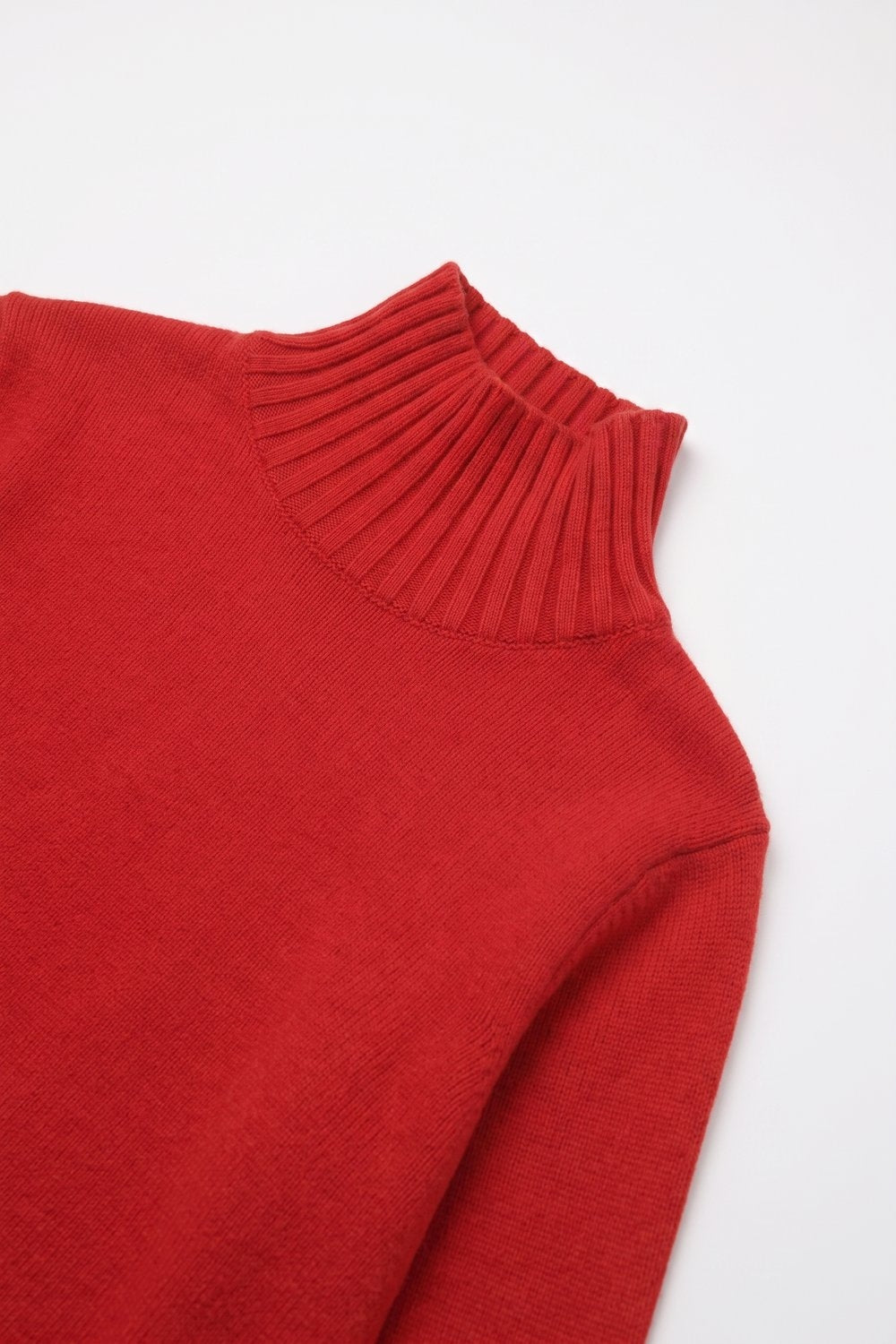 Suéter Vermelho de Malha Canelada Macia com Gola Alta e Manga Longa