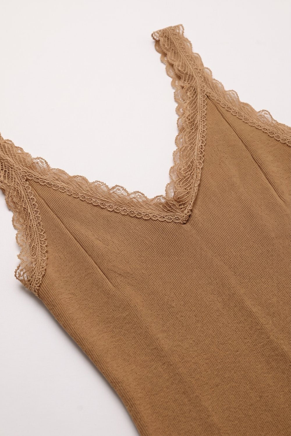Camisola de Malha Fina com Renda em Contraste na cor camelo