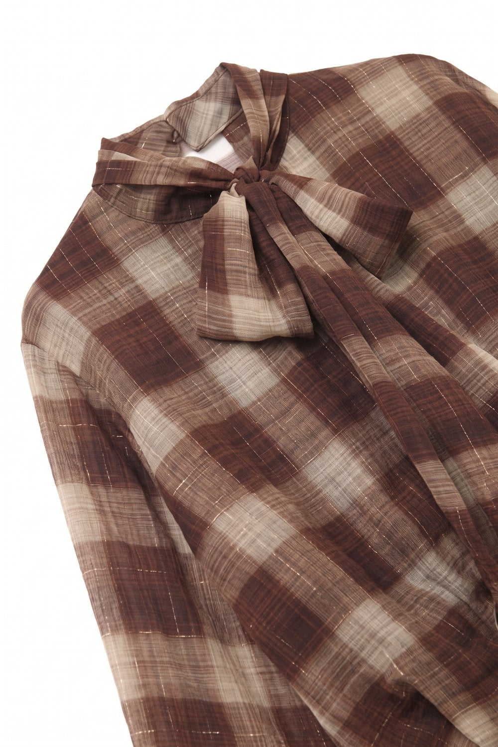 Blusa em chiffon com estampa xadrez marrom e costas assimétricas