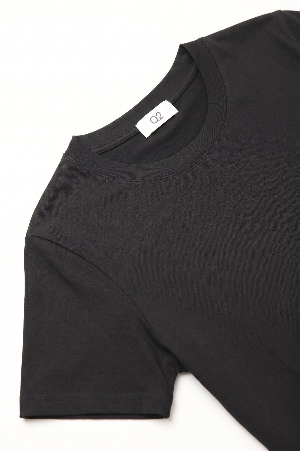 Camiseta básica preta de viscose elástica com mangas curtas