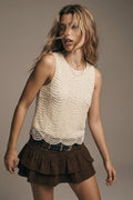 Blusa sem mangas com barra em vieira adornada com miçangas na cor creme