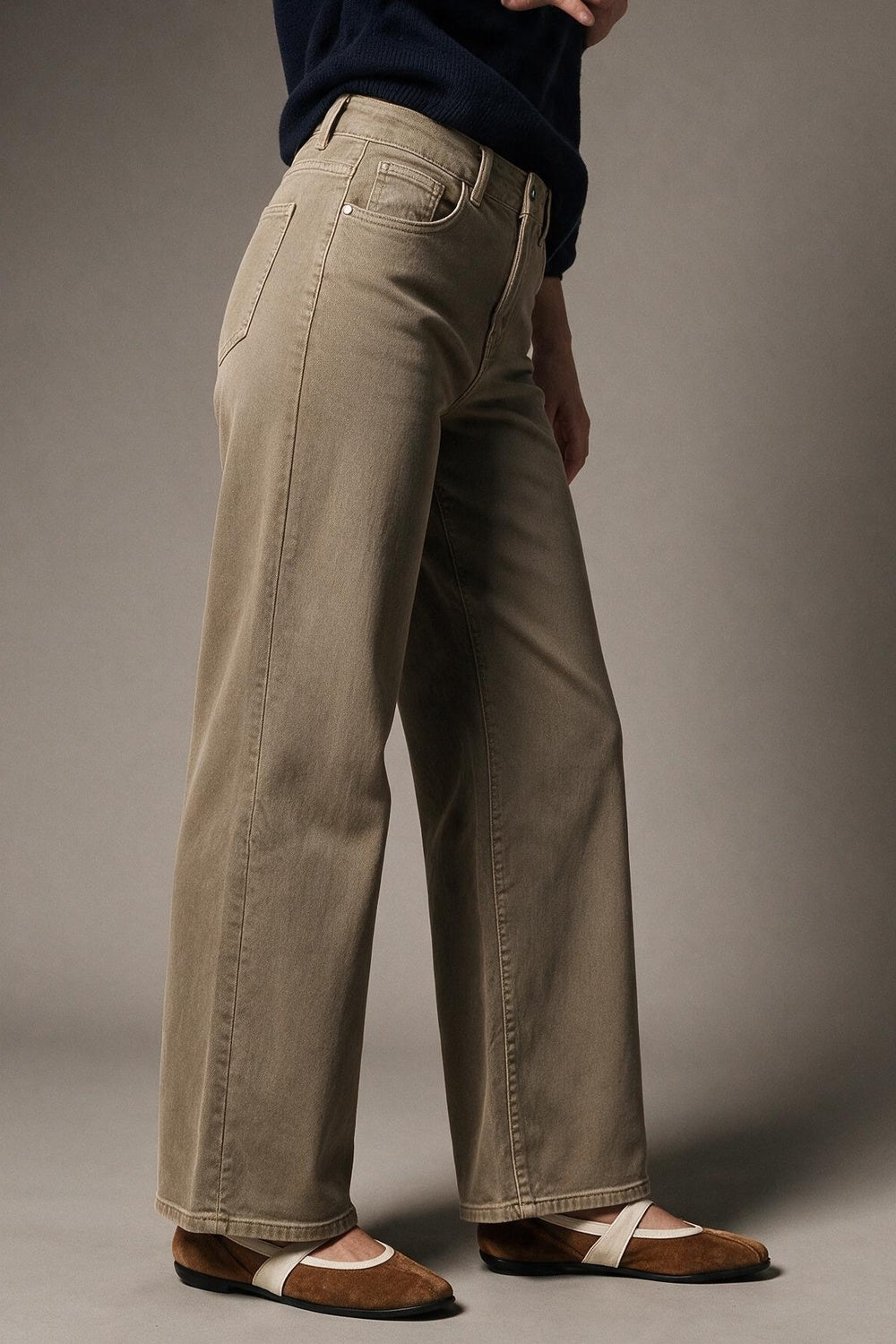 calças largas bege escuro em denim stretch