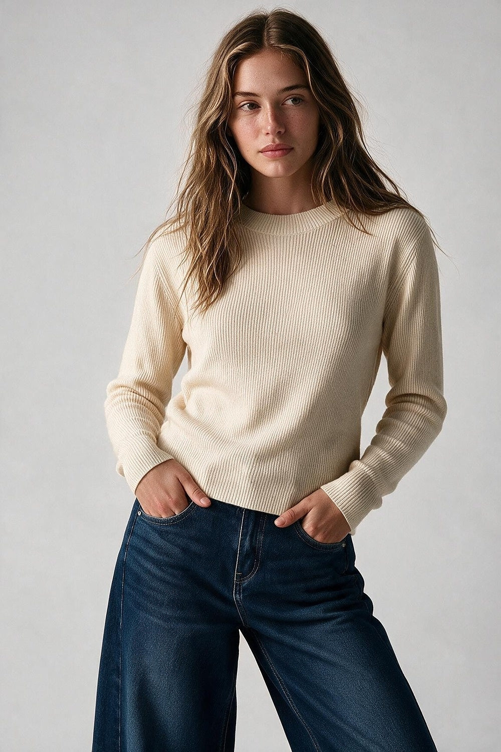 Suéter de Lã Merino de Canelado Fino em creme com gola alta