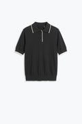 suéter preto de malha fina com gola polo e acabamento contrastante