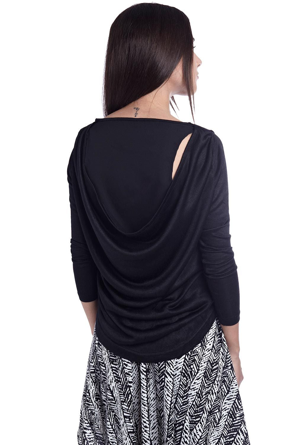 Camisola preta com detalhe de chiffon nas costas