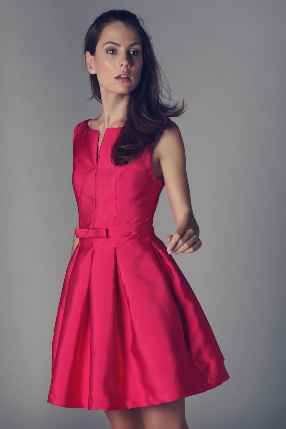 Vestido skater fúcsia com laço na cintura