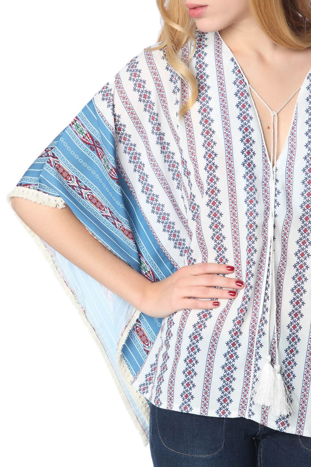 Top poncho azul de grandes dimensões na impressão tribal