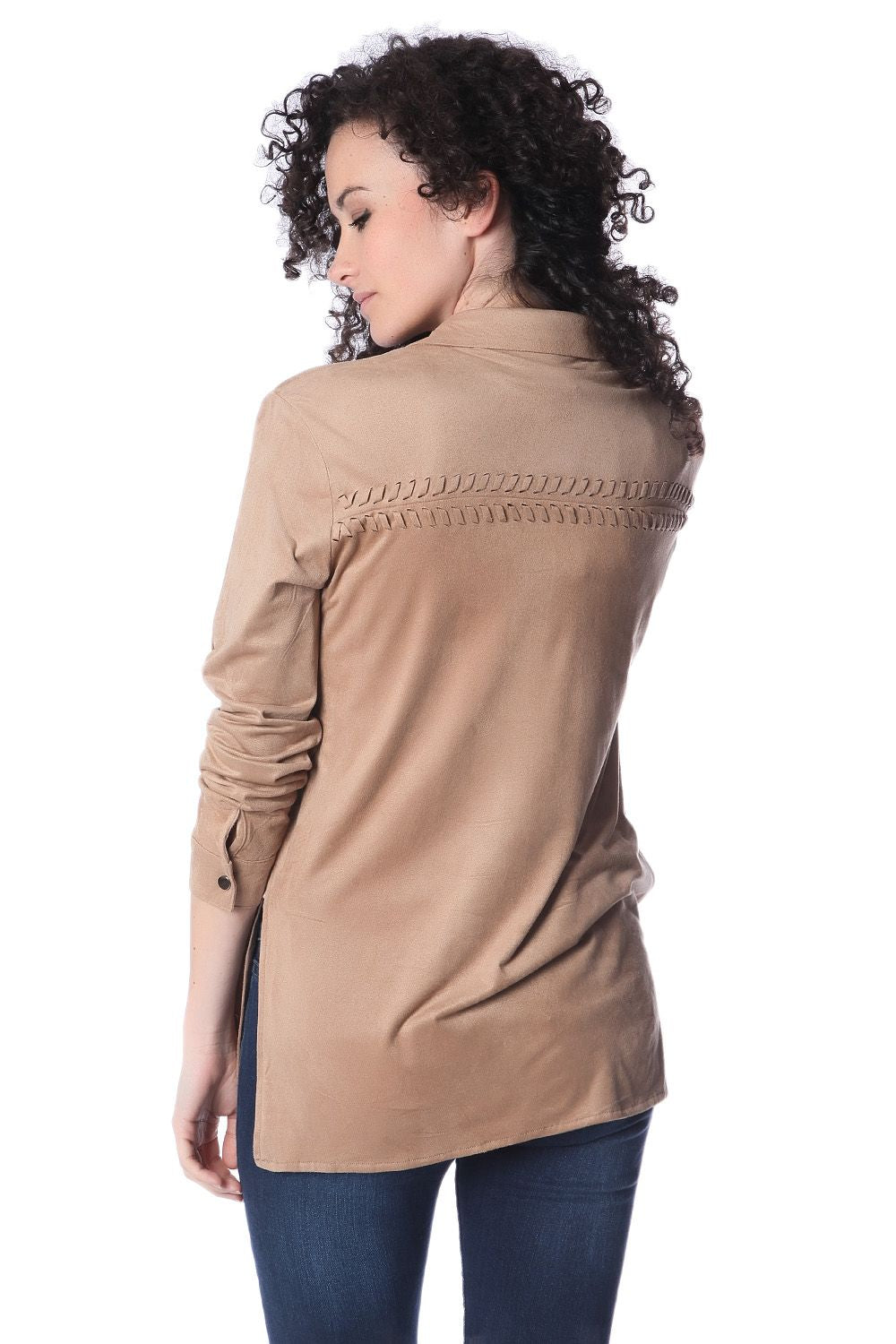 Camisa de manga longa bege com detalhe de renda-se