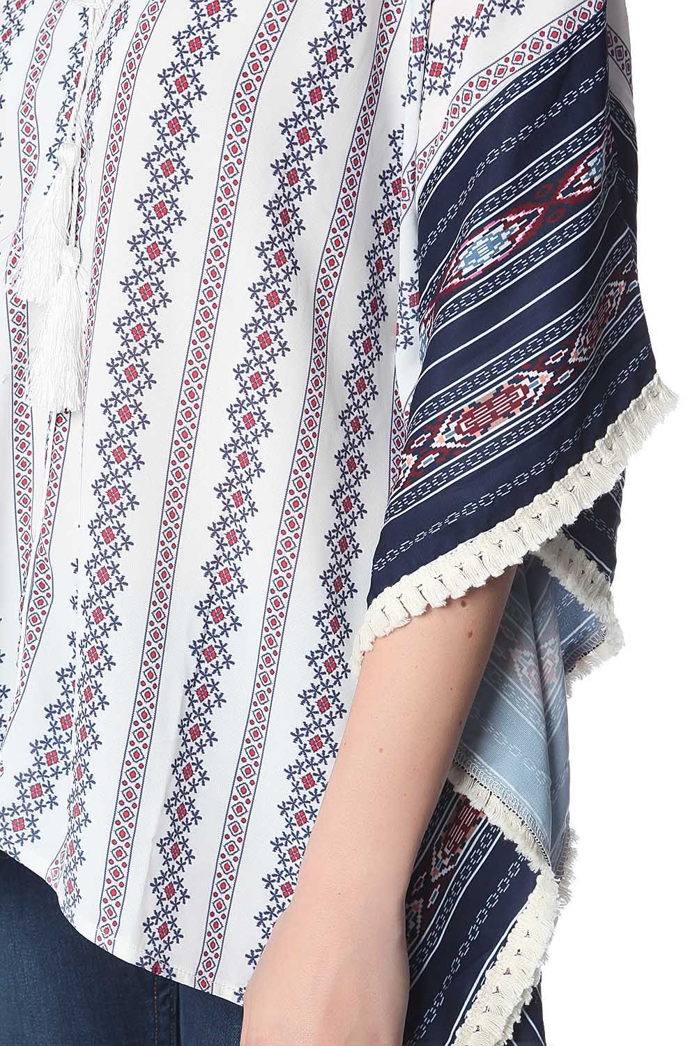 Marinha topo poncho de grandes dimensões na impressão tribal