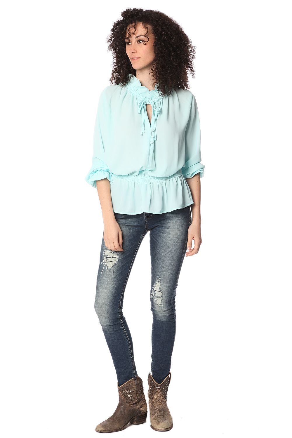 Blusa com gola de babados e laço turquesa fina