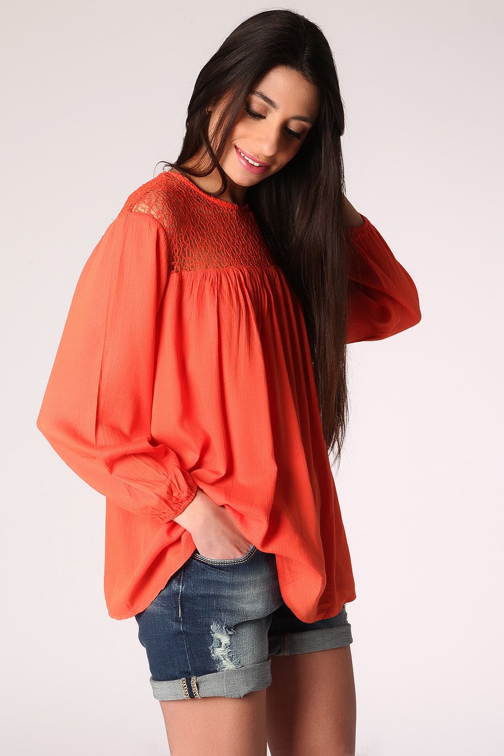 Ampla blusa com laranja detalhe da grade