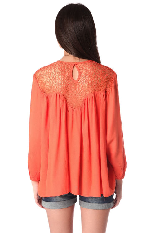 Ampla blusa com laranja detalhe da grade