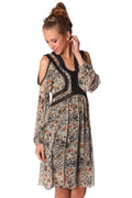 Vestido estampado floral azul e aplicações de crochê