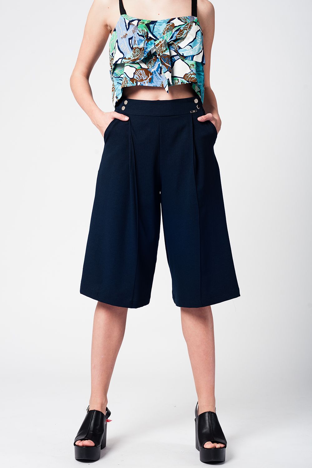 Culottes marinho com botões de prata