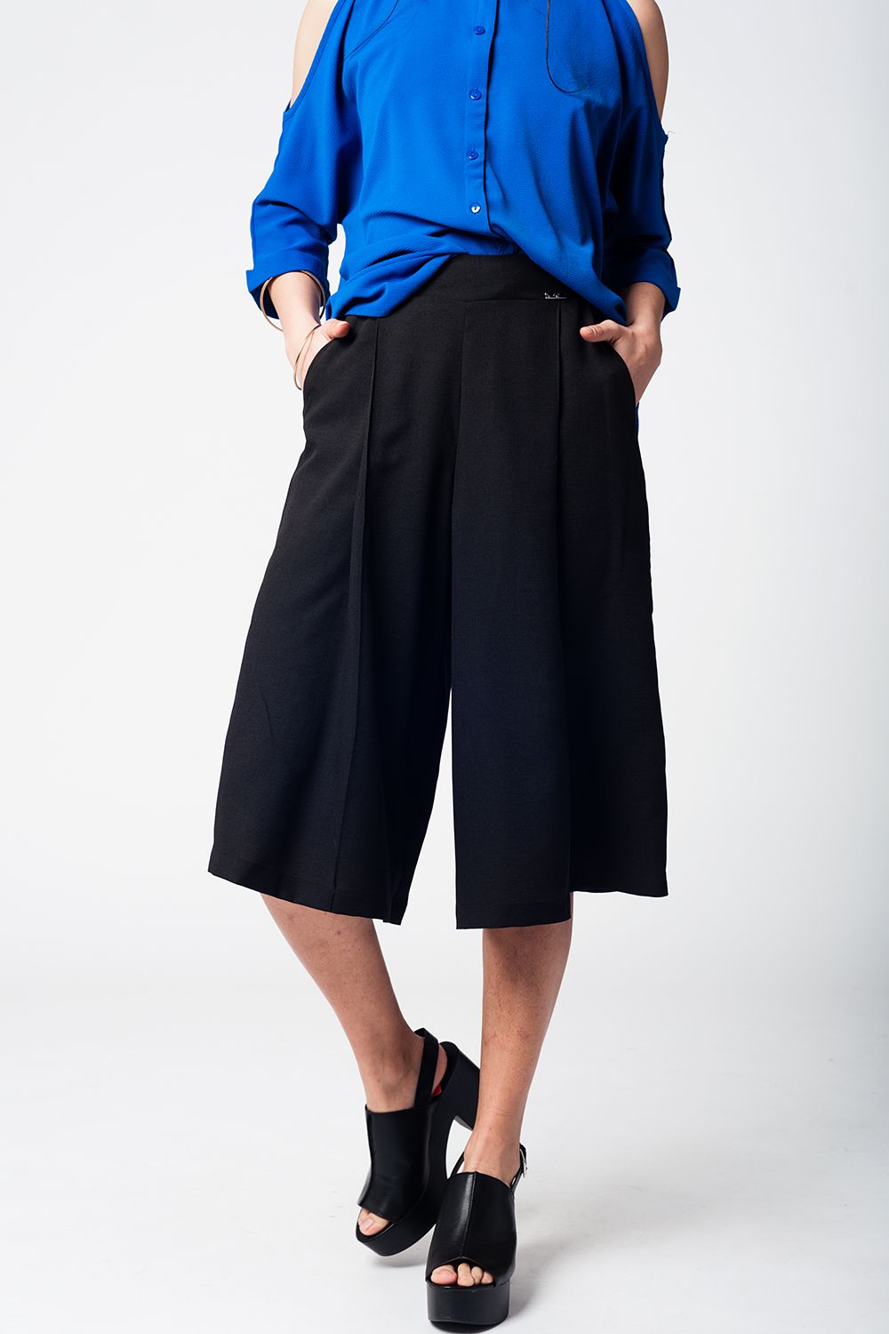 Culottes preto com botões de prata