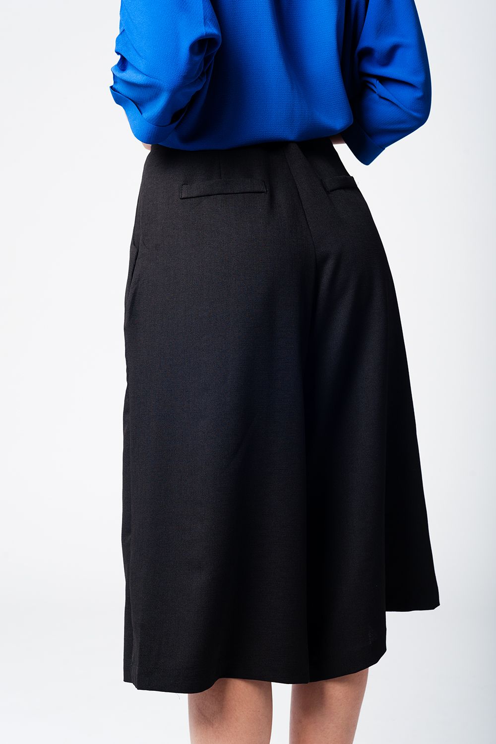 Culottes preto com botões de prata