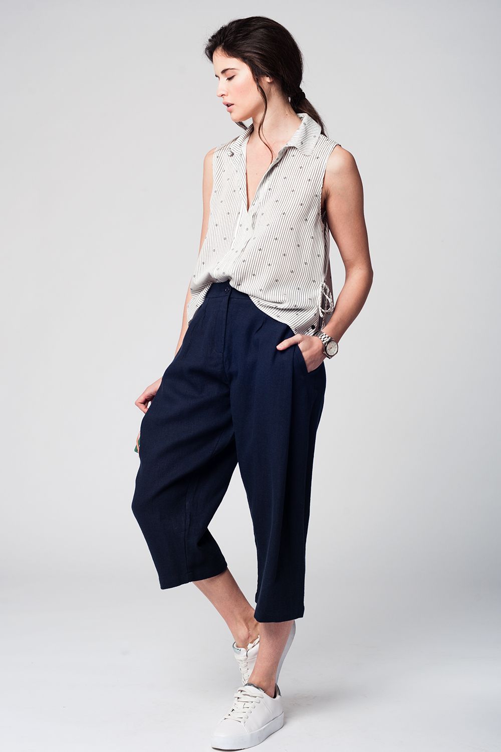 Blusa preta e design de marinheiro