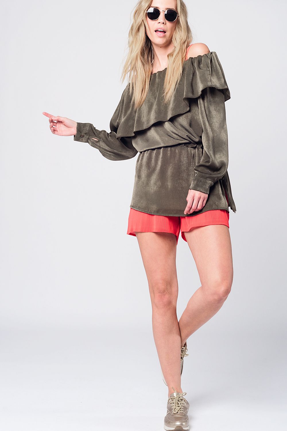 Blusa macio kaki com plissado e correia