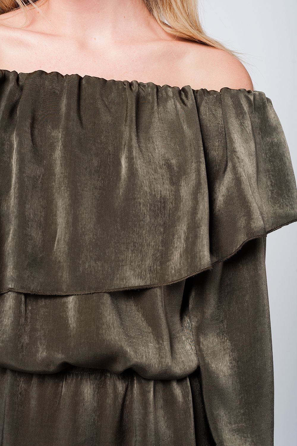 Blusa macio kaki com plissado e correia