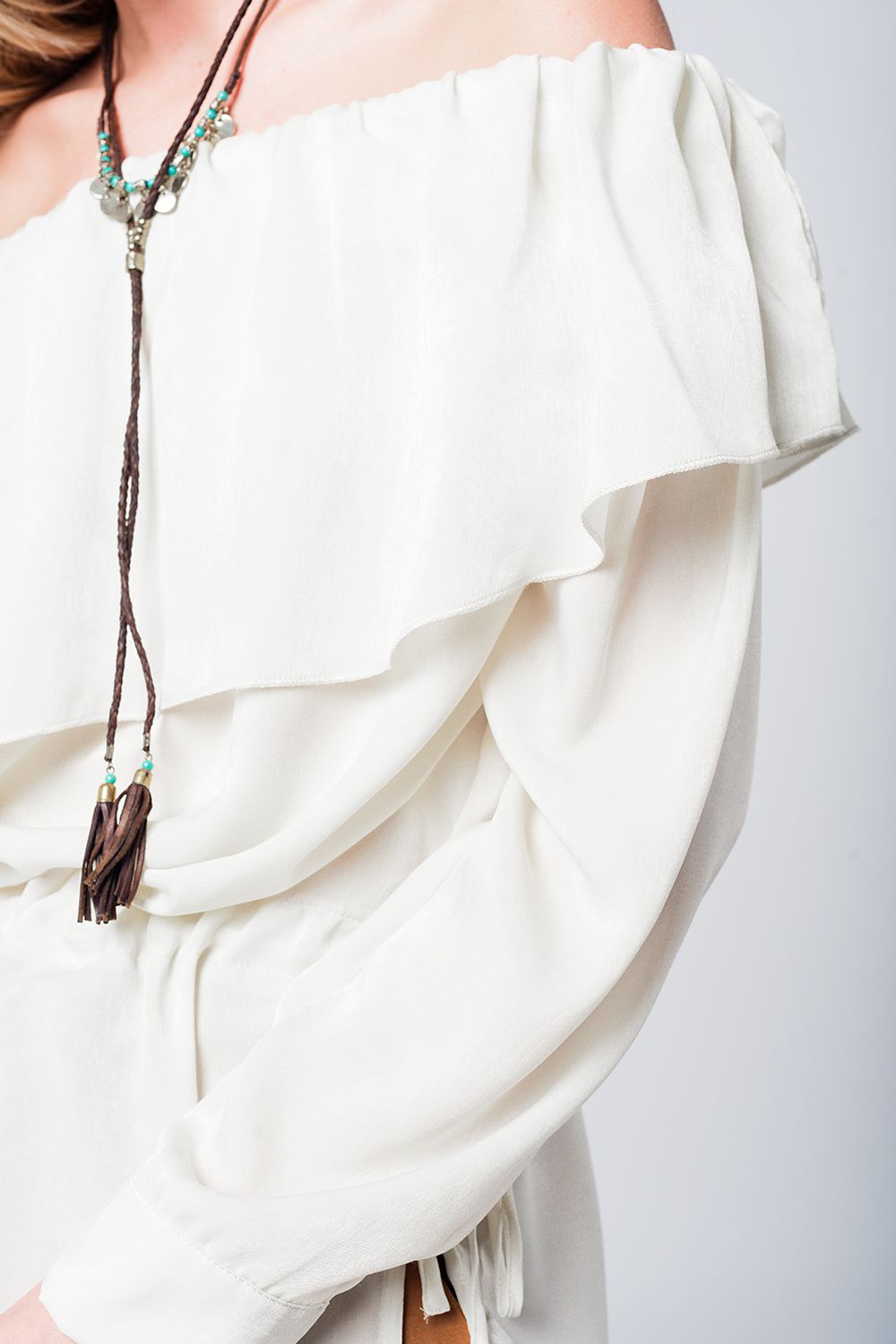 Blusa macio bege com plissado e correia