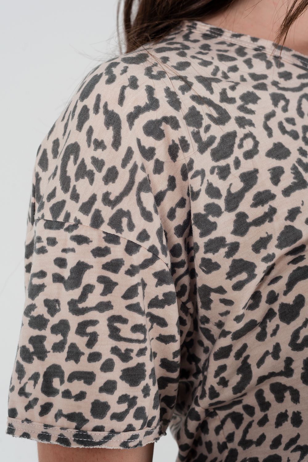 Camisa leopardo rosa com cordões nas costas