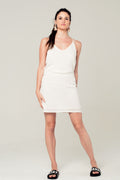 Mini vestido branco com detalhe chrosé de volta