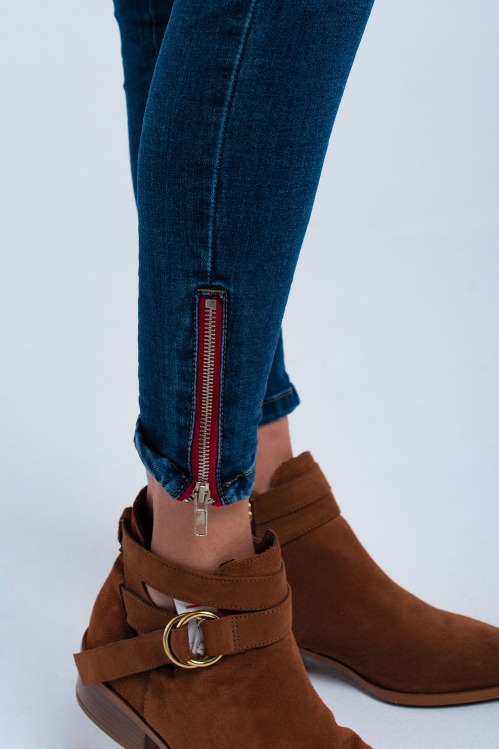 Calça de ganga skinny com zíper