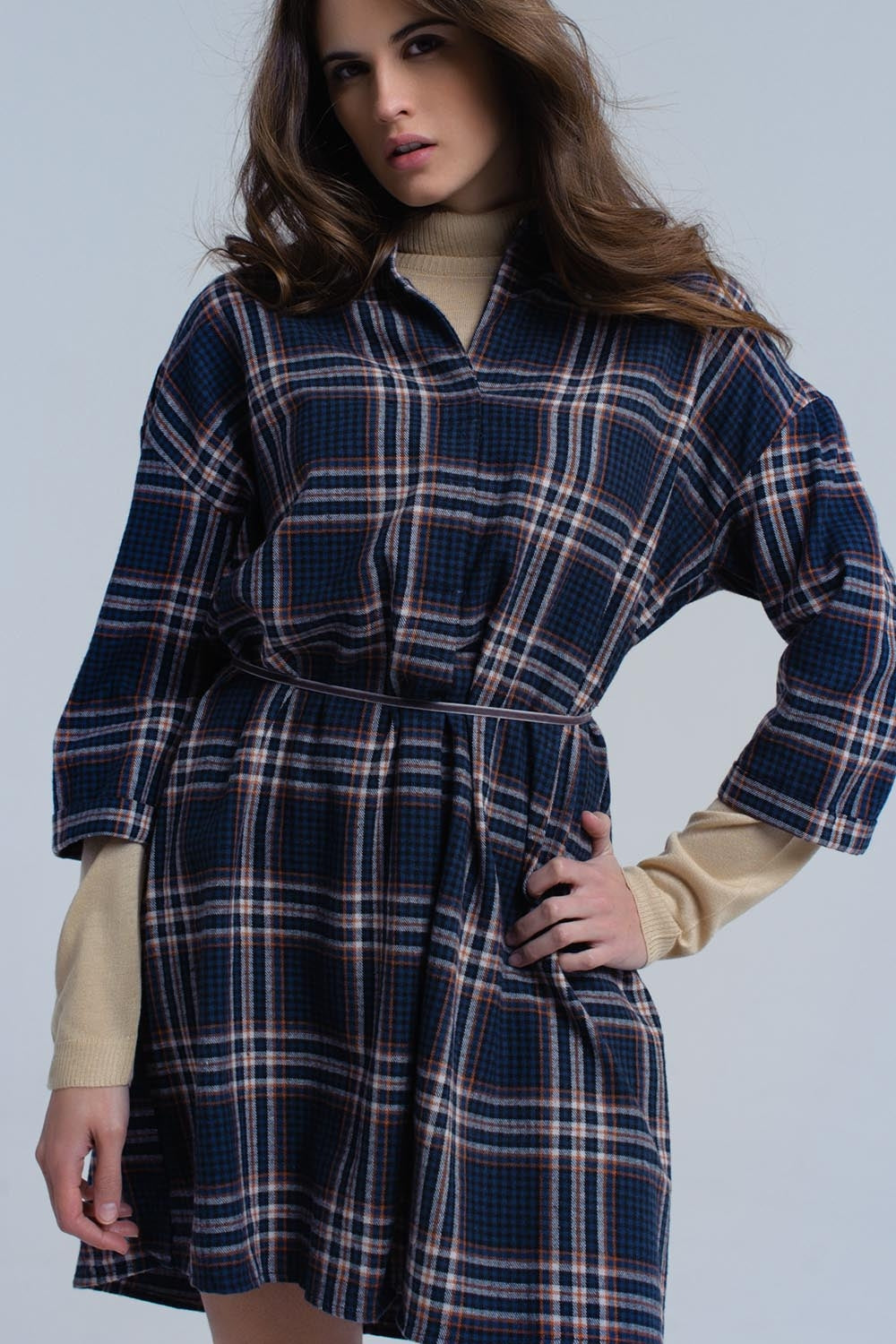 Vestido azul marinho midi quadriculado
